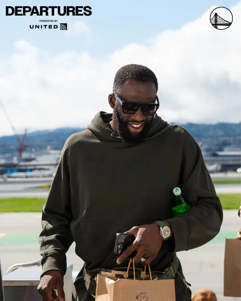 永利yl23411-连续客场！勇士官方晒球员登机照，明日将对阵西部第三火箭